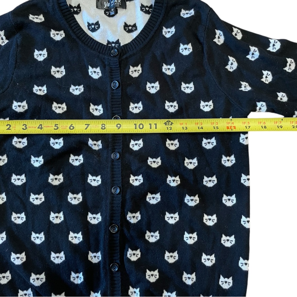 YE MAKE ROUND NECK BLACK AND WHITE CAT PATTERNED CARDIGAN SWEATER MEDIUM - Picture 10 of 12